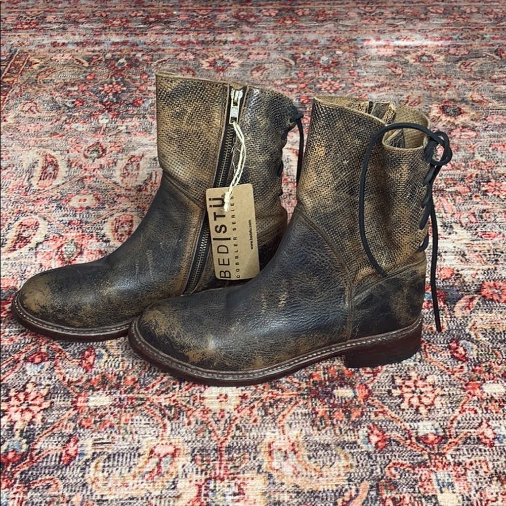 BRAND NEW Bed | Stu Cobbler Series Boots